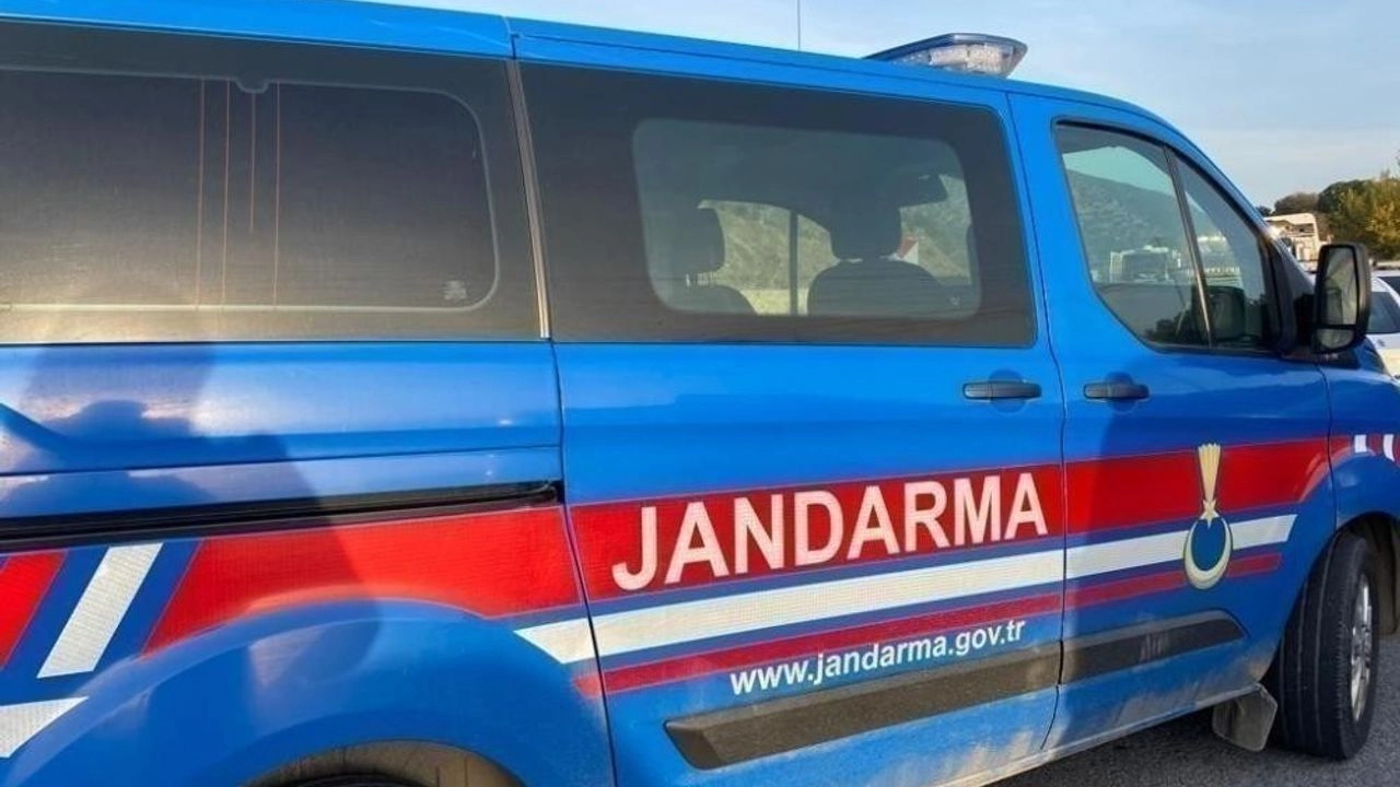 Kuşadası'nda çalıntı araç Jandarmaya takıldı