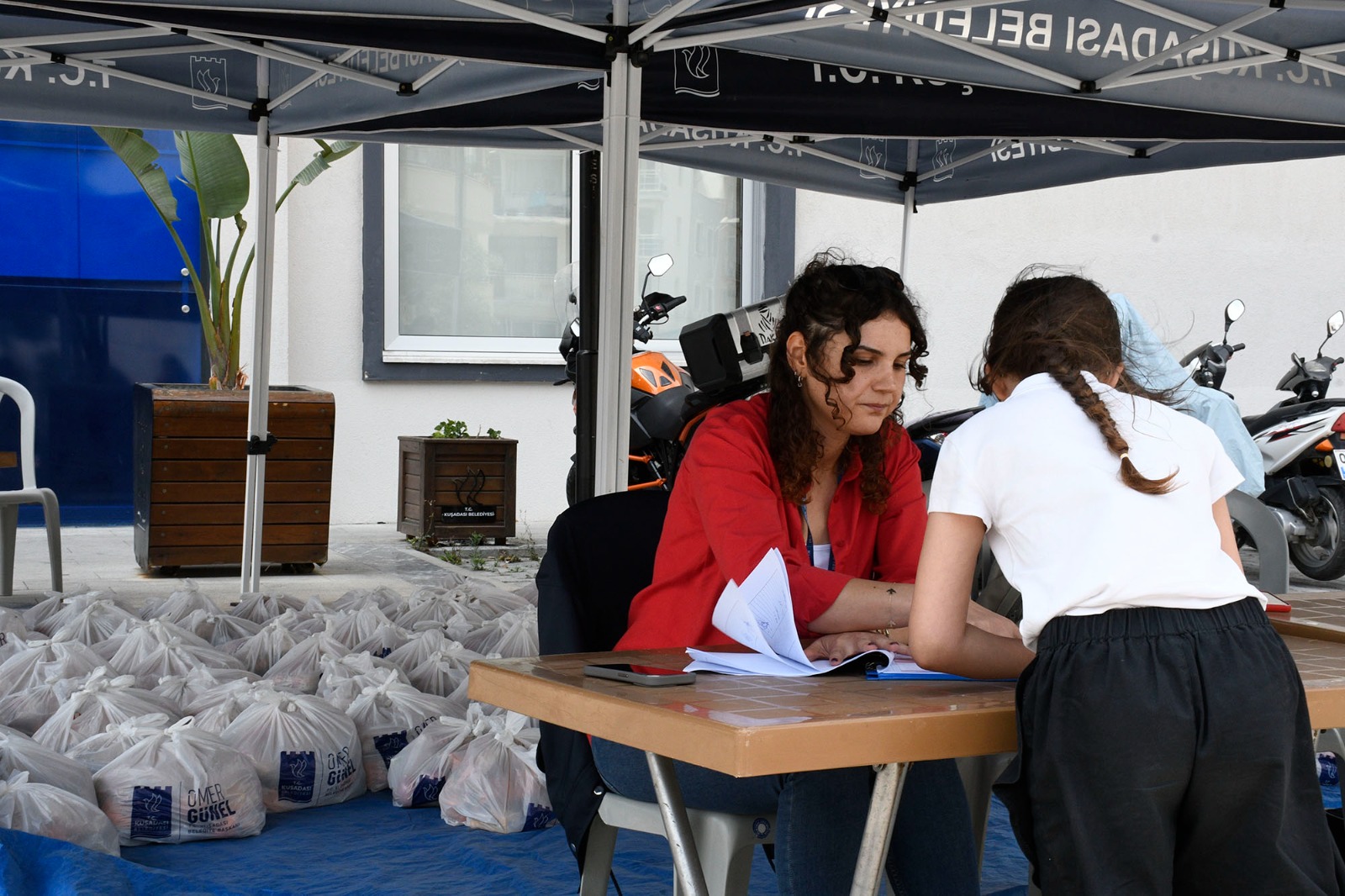 Kuşadası Belediyesi'nin beslenme desteği tüm yıl sürdü