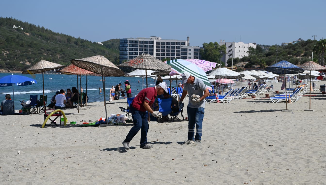 Kuşadası sahillerinde detaylı temizlik ve bakım çalışmaları