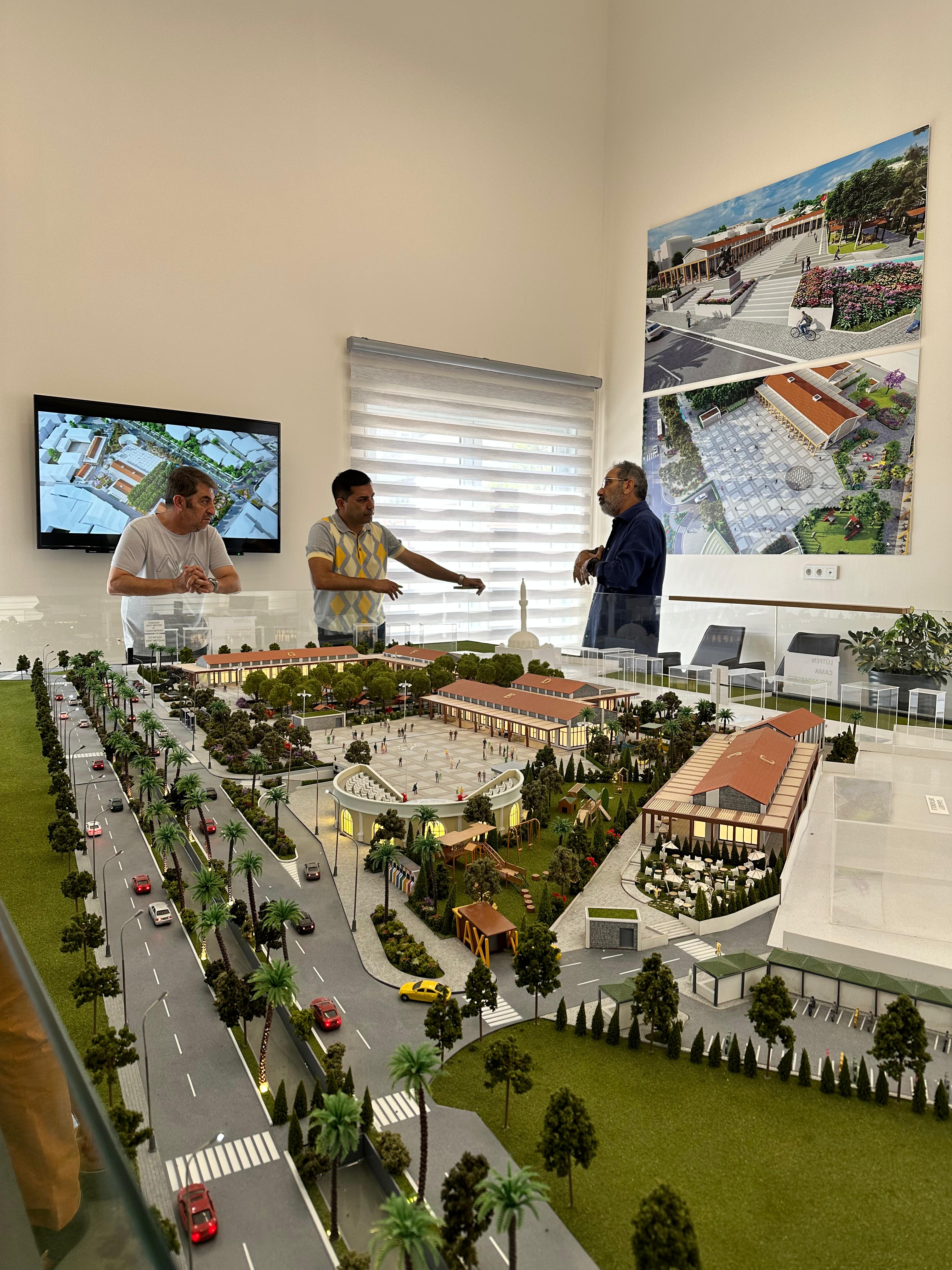 Kuşadası kent meydanı çalışmaları hızla sürüyor