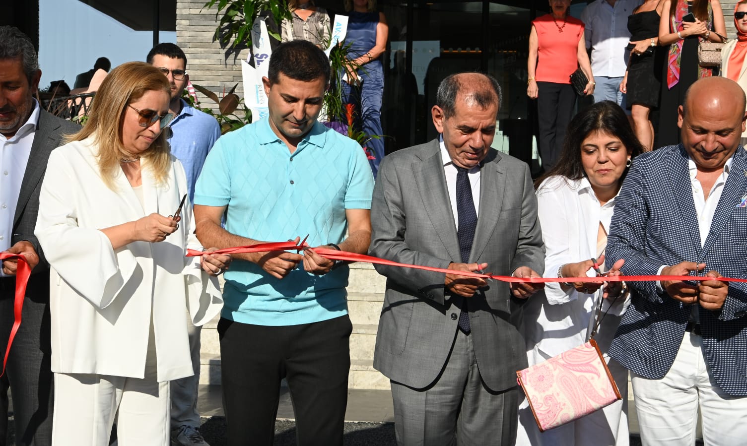 Kuşadası'nın turizm yatırımında yıldızı Başkan Ömer Günel ile parlıyor