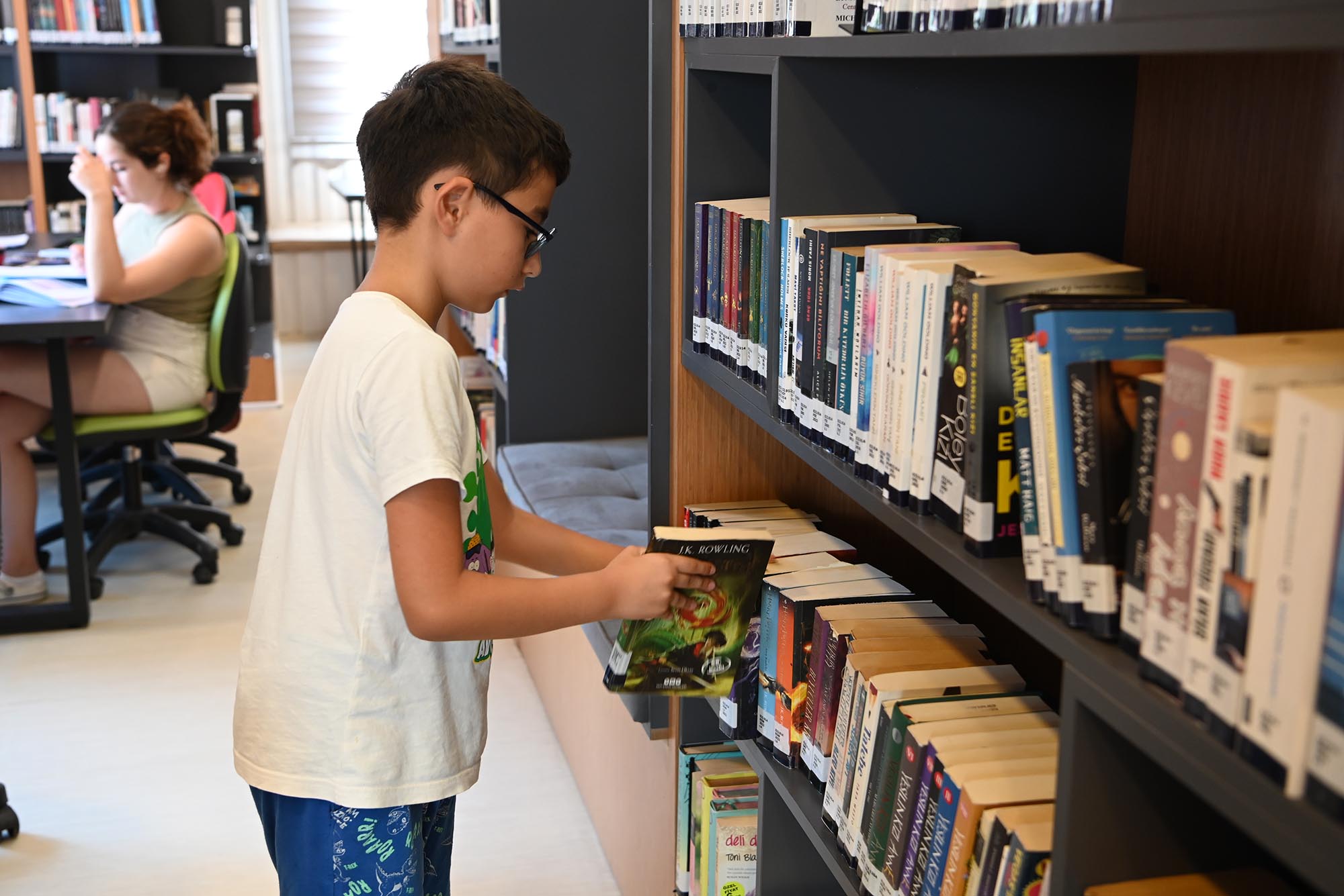 Kütüphane ve Kitap Kafe yaz tatilinde de herkesin gözdesi olmayı sürdürüyor