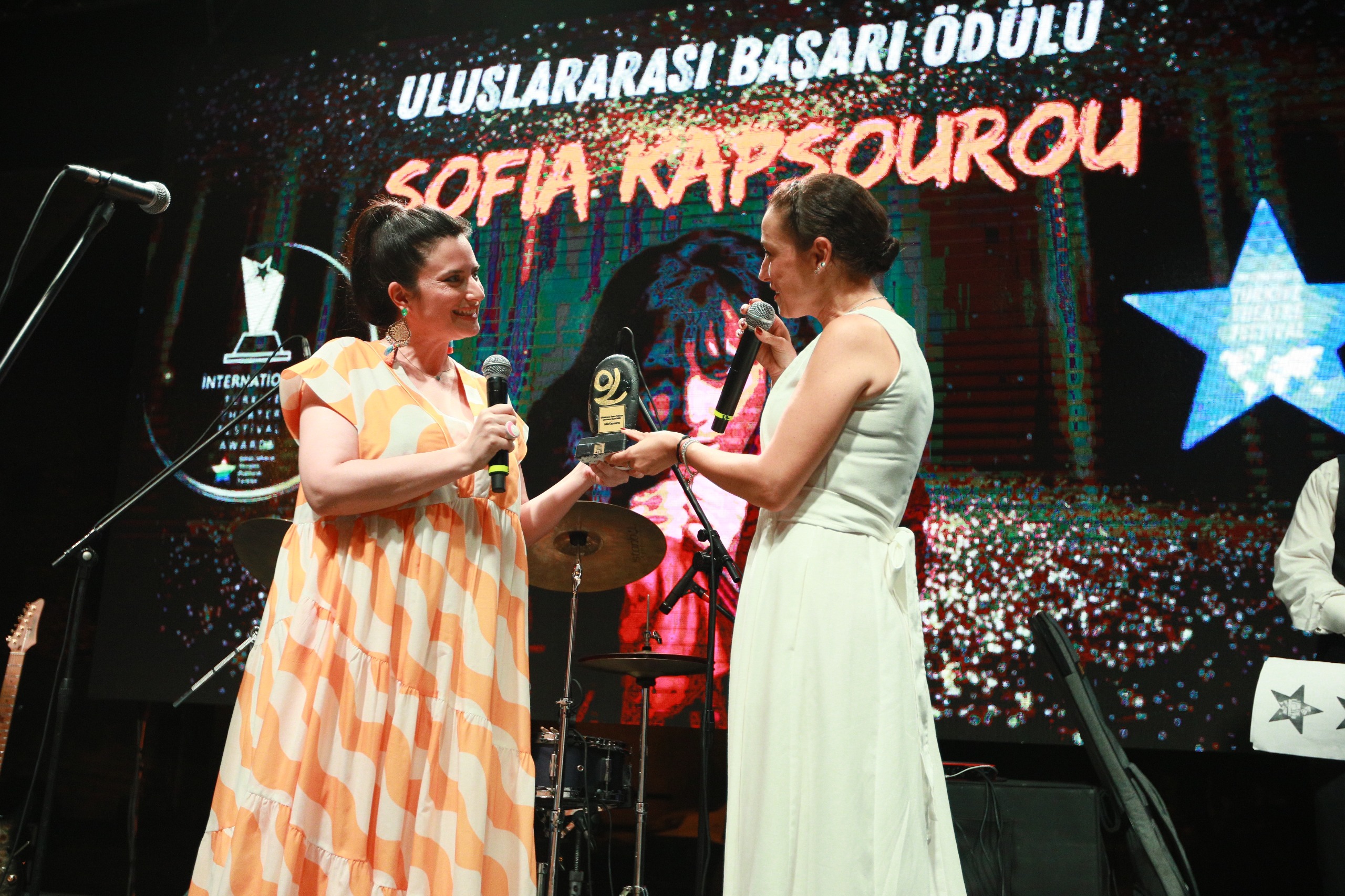 Efes Selçuk tiyatro ile renkleniyor!