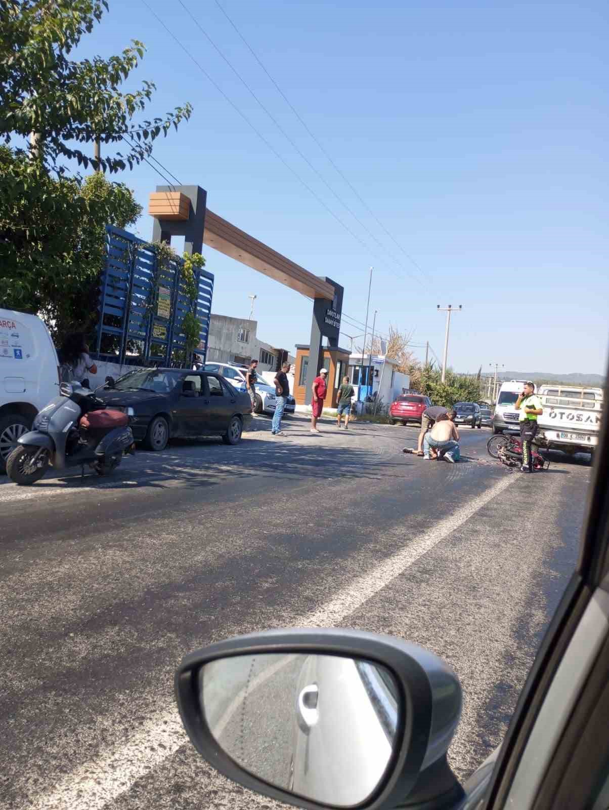 kasksız ve ehliyetsiz motosiklet sürücüsü ağır yaralandı