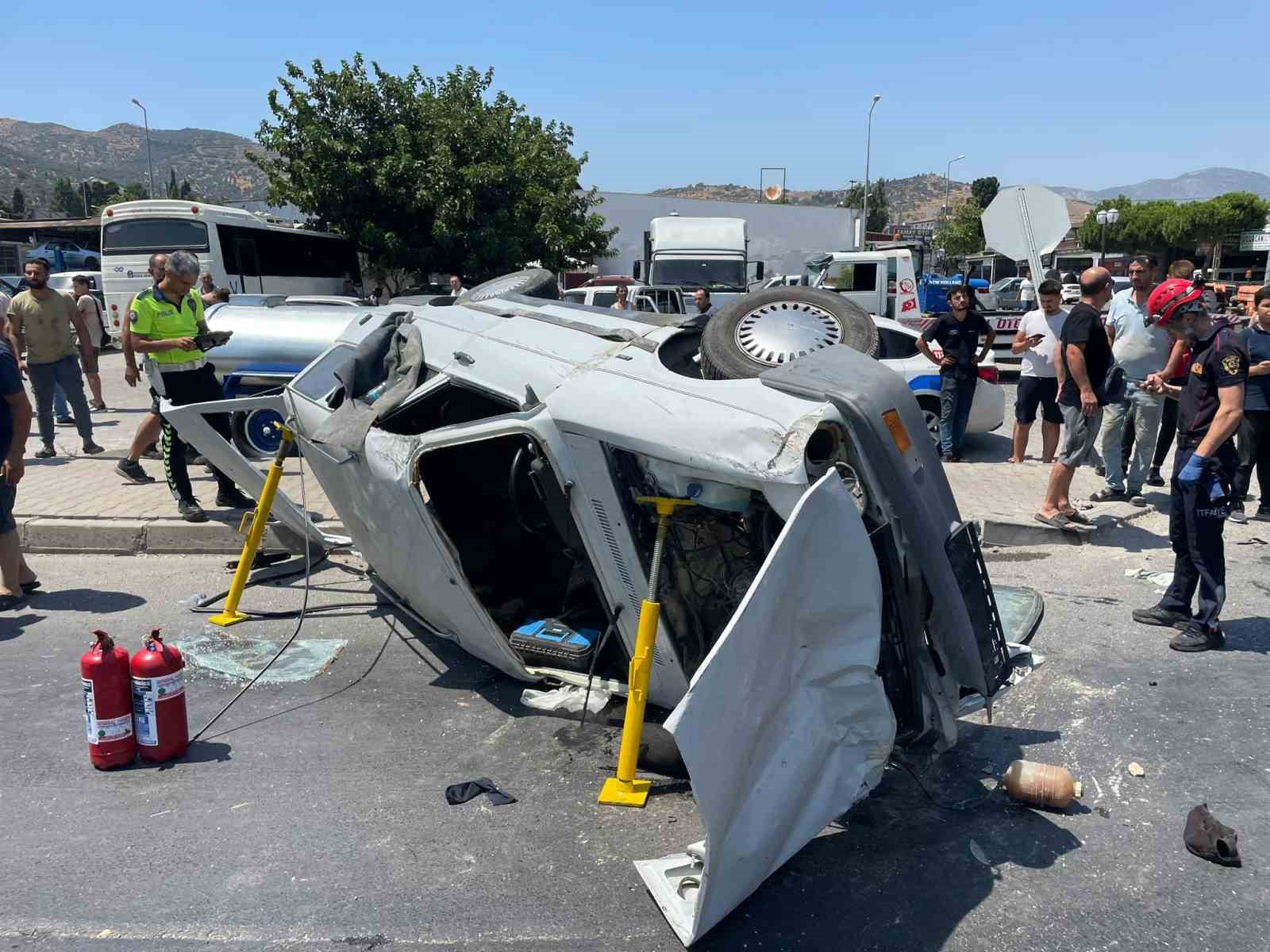 Otomobil yan yattı, polis tırın peşinde