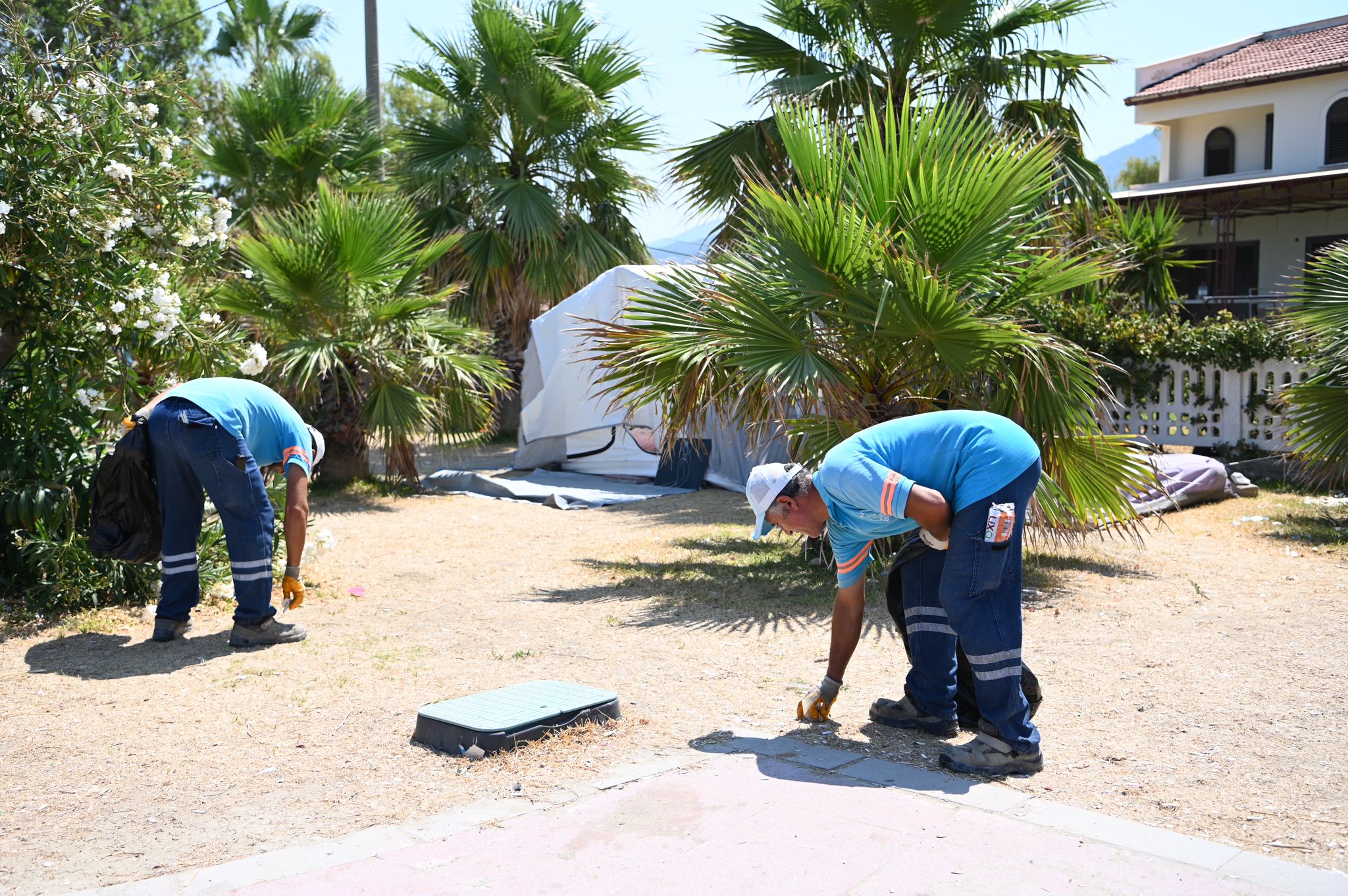 KUŞADASI BELEDİYESİ ÇEVREYİ KİRLETENLERE “DUR” DEDİ!