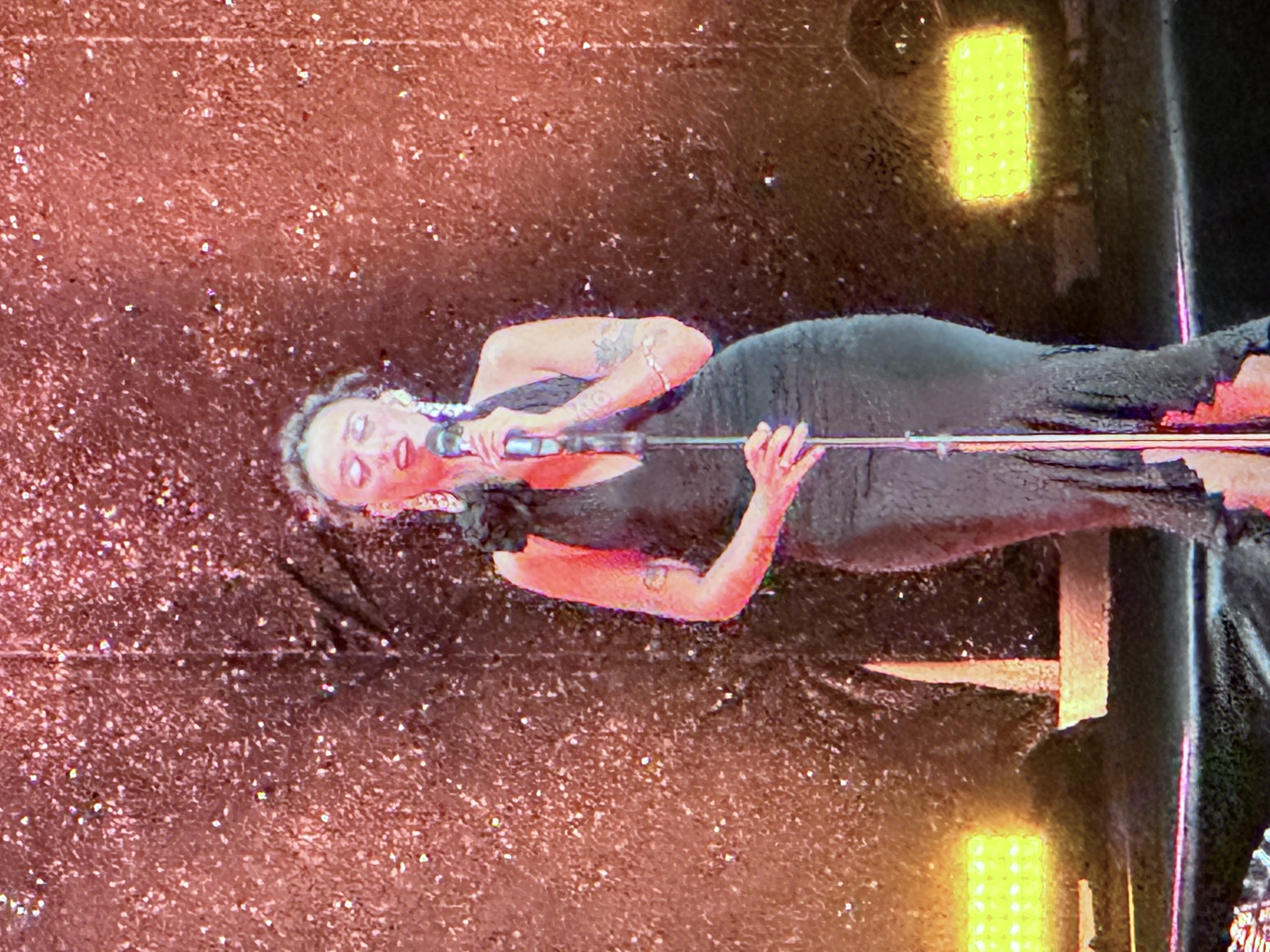 KUŞADASINDA MELİKE ŞAHİN RÜZGARI ESTİ