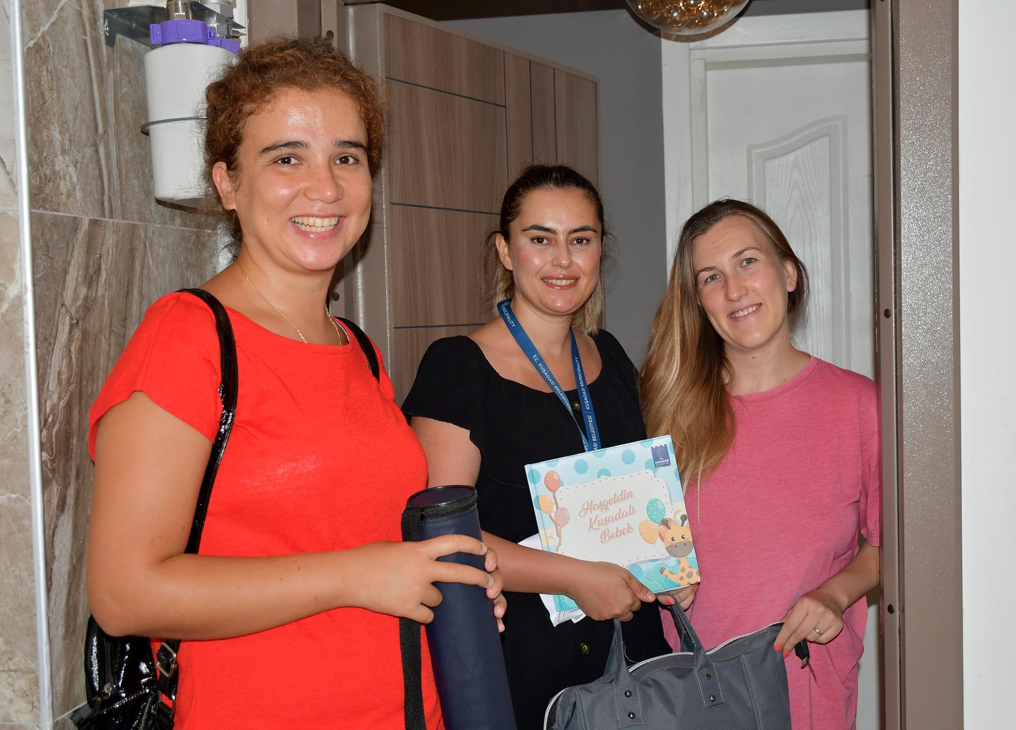 Kuşadası Belediyesi'nden 7 ayda 200 bebeğe hoş geldin ziyareti