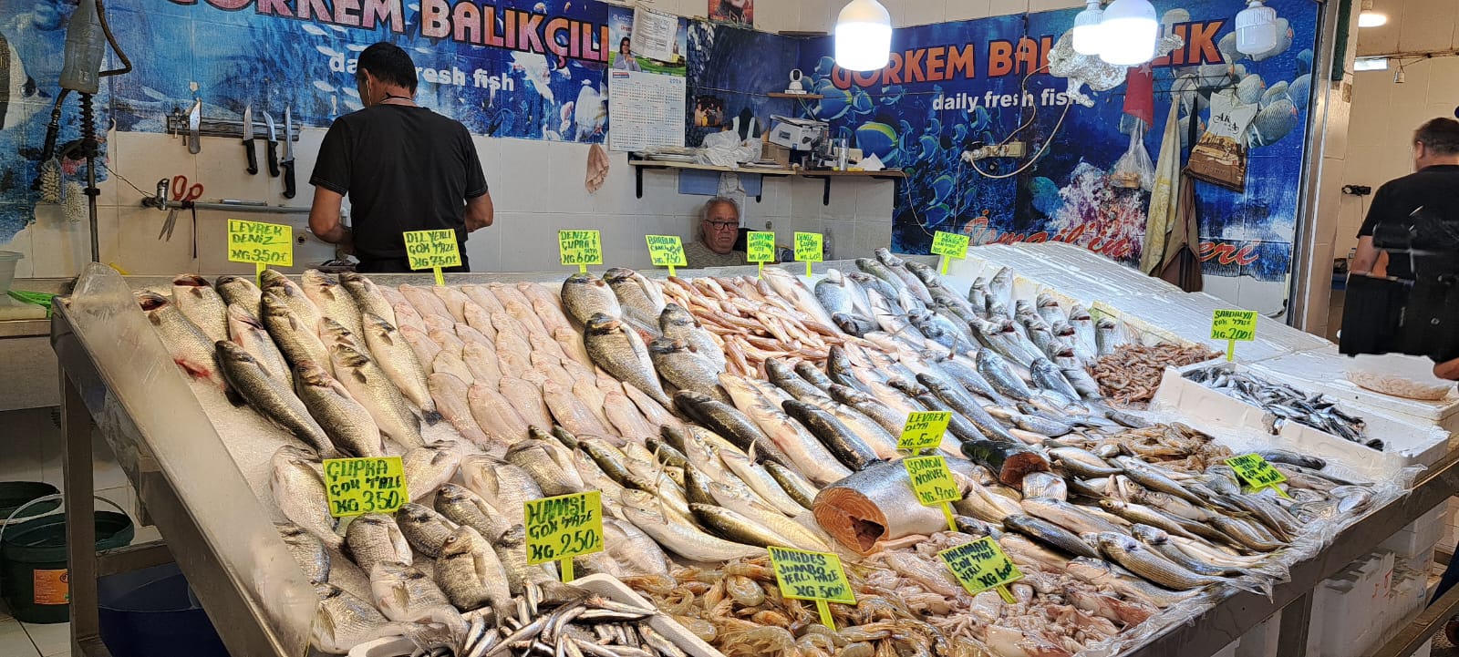 Tezgahlarda balık çok ama alan yok!