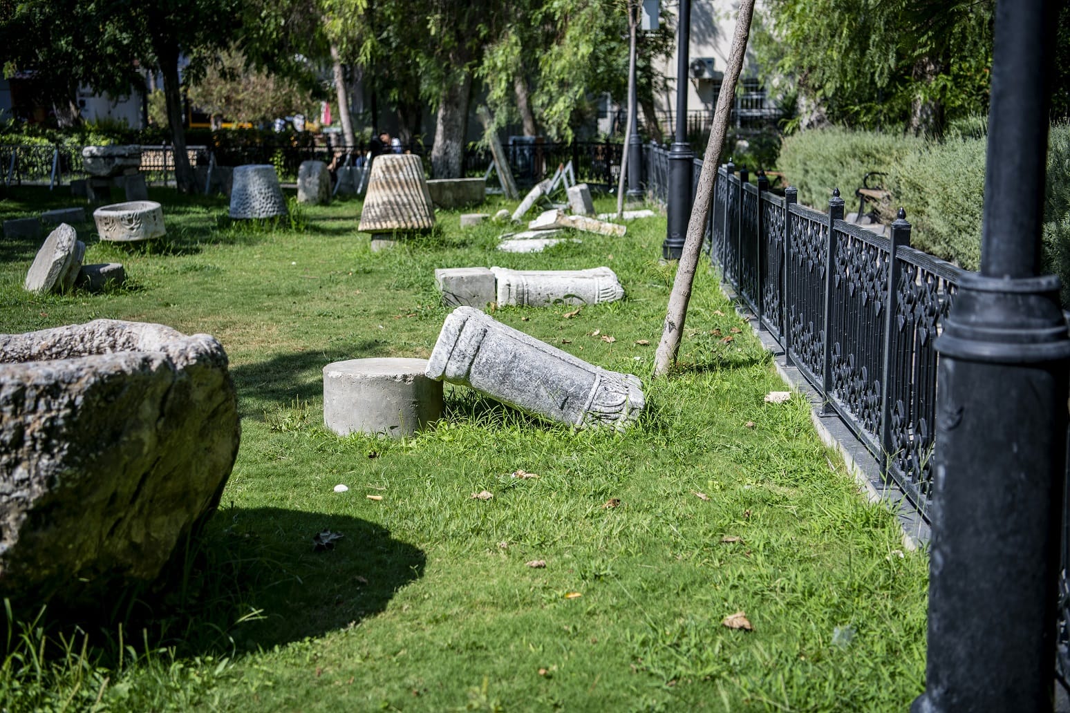 Kuşadası’nda Vandalların Son Hedefi Arkeolojik Eserler Oldu