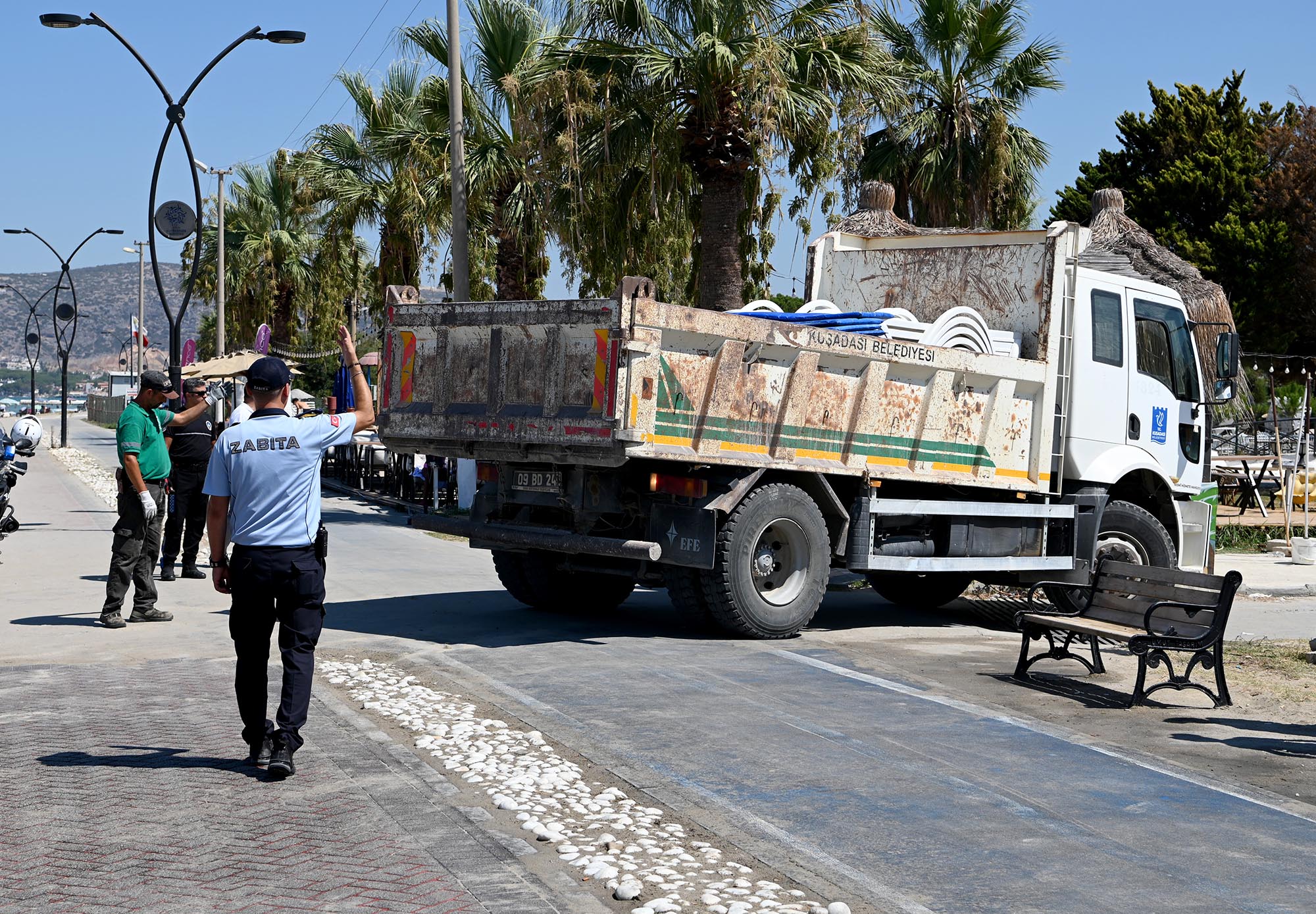 Kuşadası'nda kıyı şeridini İşgal edenlere göz açtırılmıyor