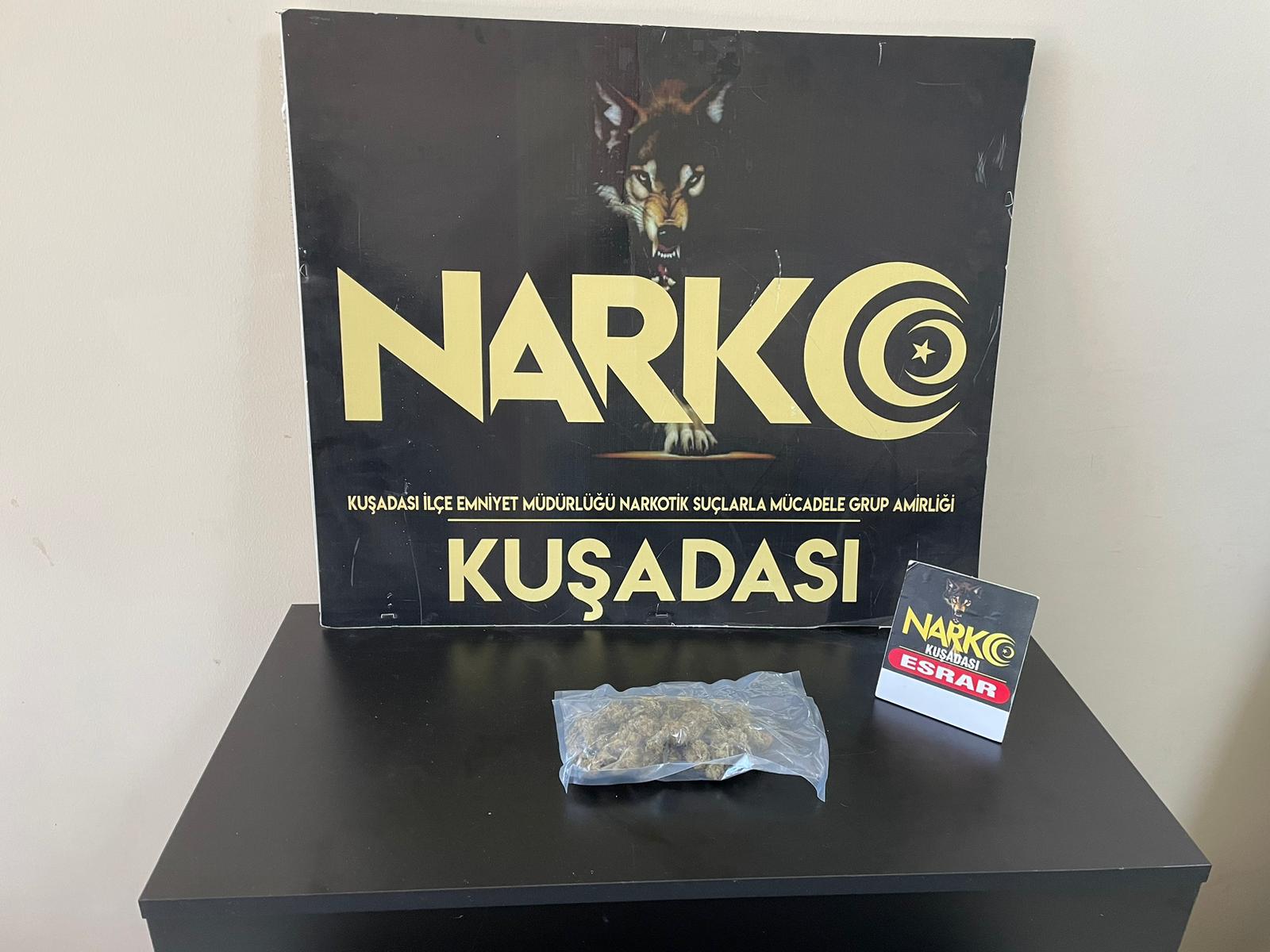 Kuşadası'nda Narkotik Operasyonu Kargo Paketinde 40 Gram Esrar Ele Geçirildi