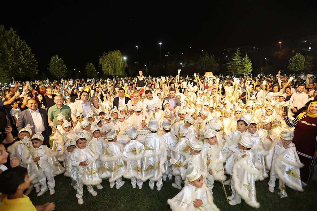 Merkezefendi'nde Muhteşem Bir Şölen: 250 Çocuk Erkekliğe Adım Attı!