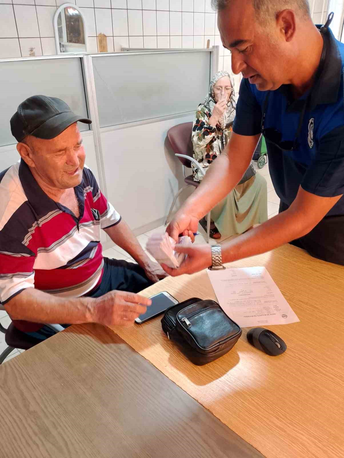 Söke'de Zabıtanın Başarısı! Kaybolan Para Dolu Çanta Sahibine Teslim Edildi