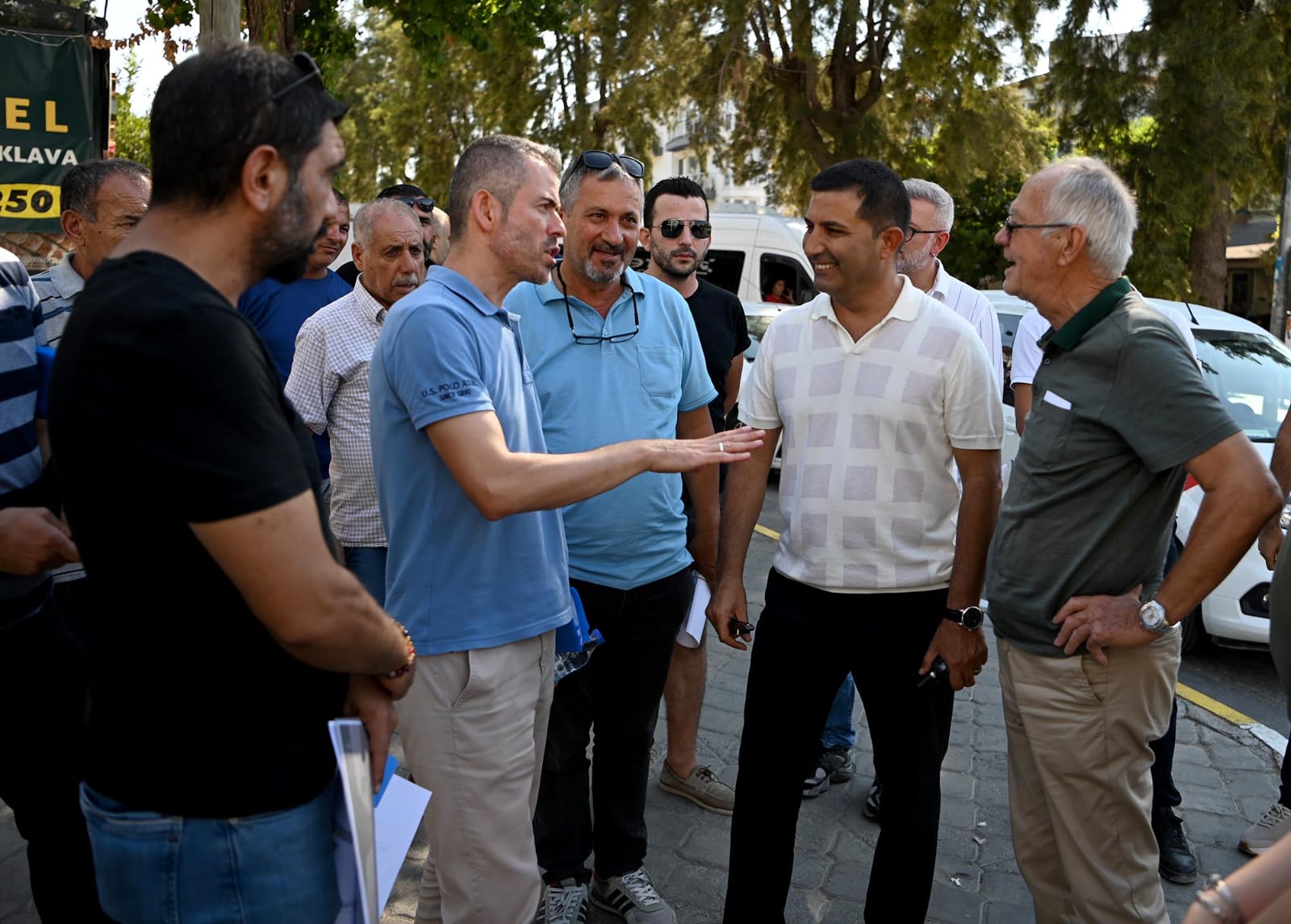 Kuşadası'nda hizmet çağı devam ediyor Başkan Ömer Günel; 
