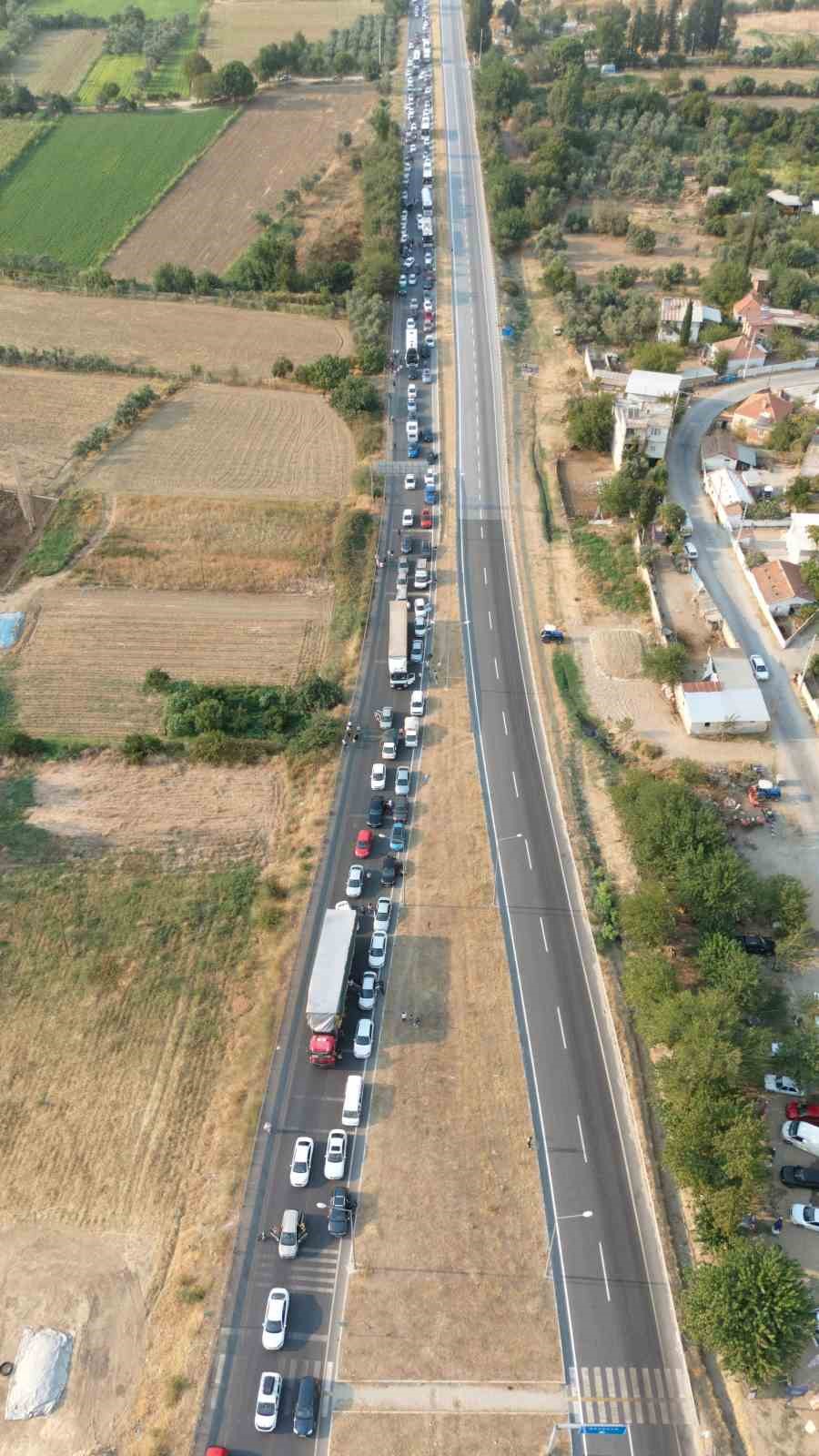 Muğla alevlere teslim oldu, Çine-Yatağan arası çift yönlü olarak trafiğe kapatıldı