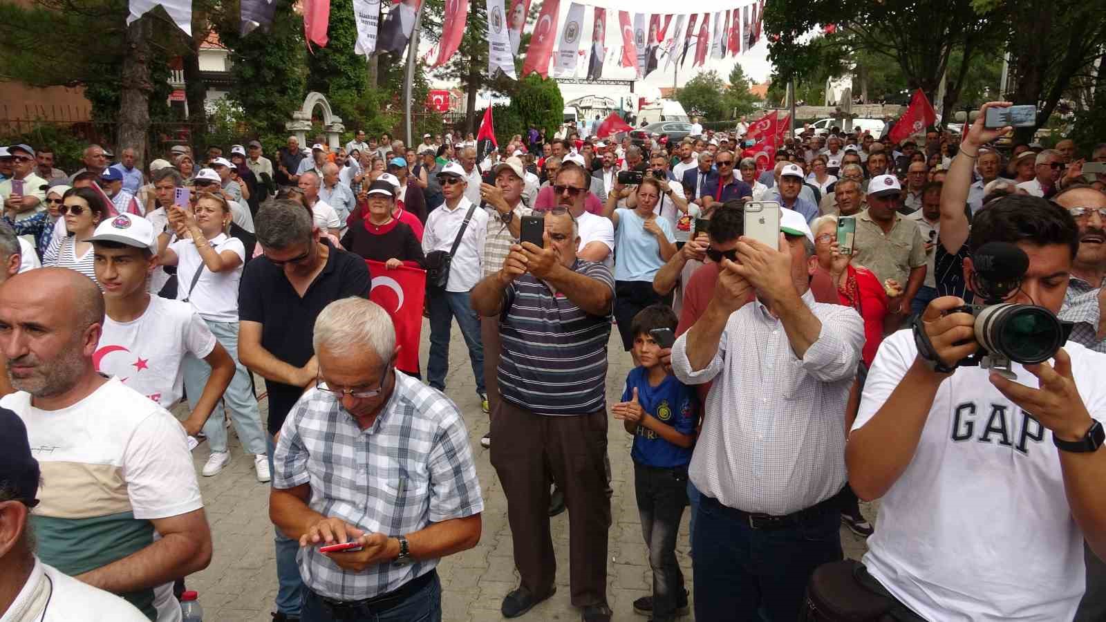 CHP Genel Başkanı Özgür Özel'den Dumlupınar'da Demokrasi Dersi