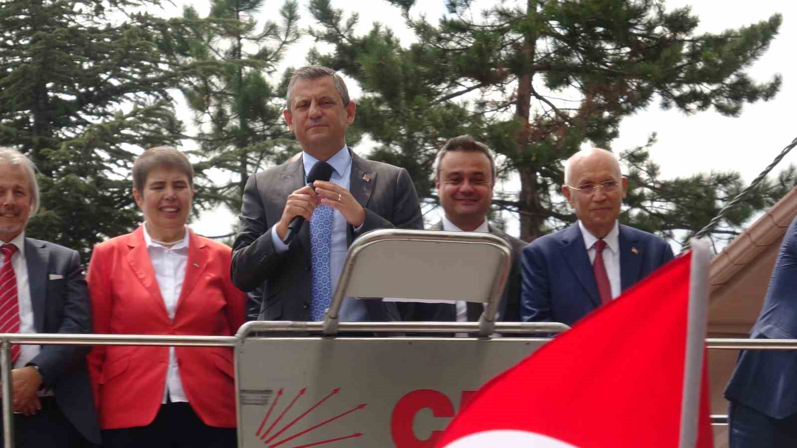 CHP Genel Başkanı Özgür Özel'den Dumlupınar'da Demokrasi Dersi