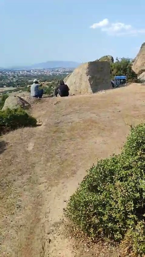 Kaçak kazı yapan 3 şüpheli, suçüstü yakalandı