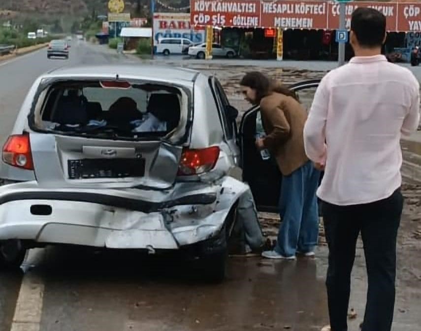 Söke’de sağanak yağış kazaya neden oldu: 3 yaralı