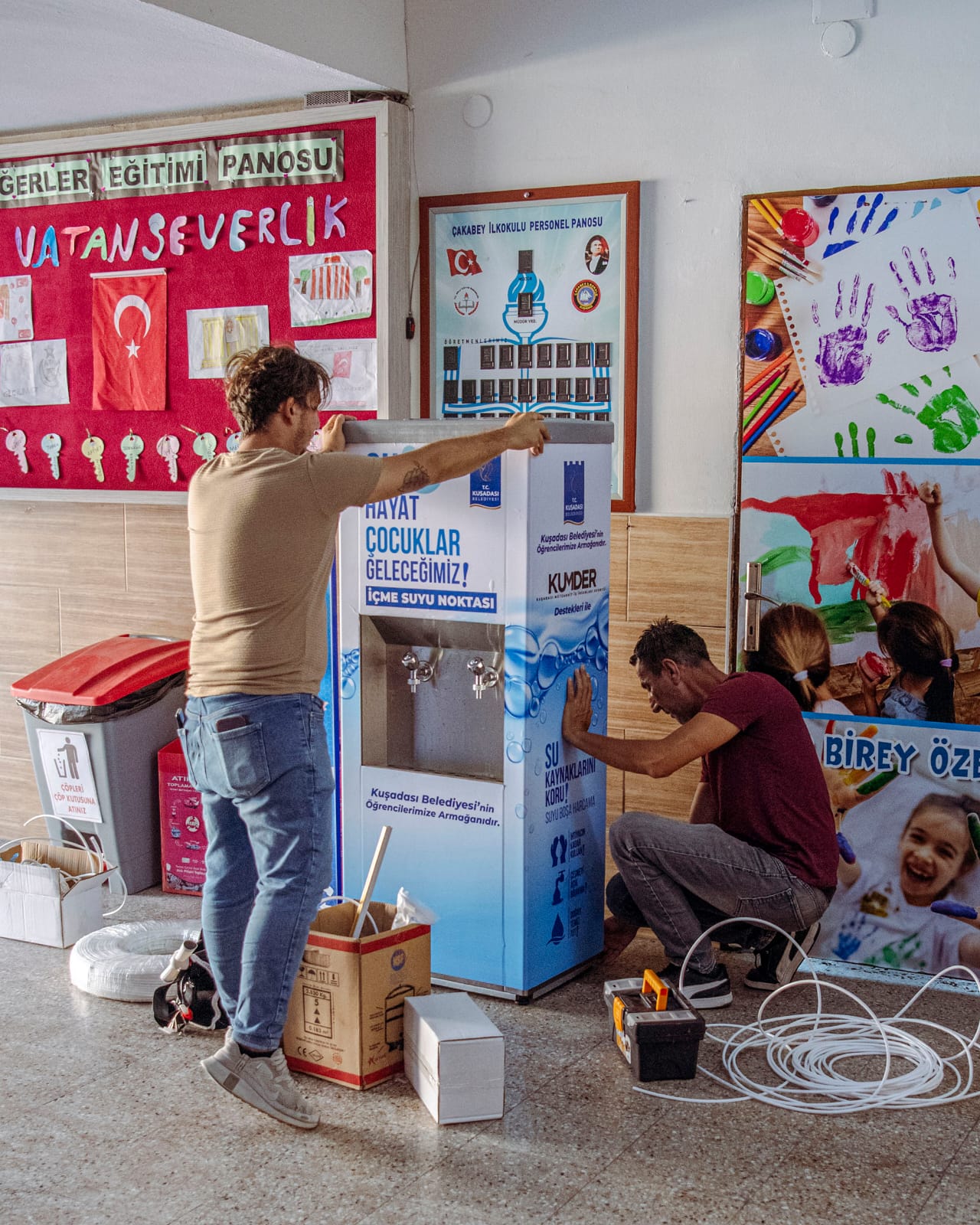 Kuşadası’nda ilkokul öğrencileri sağlıklı içme suyuna artık ücretsiz ulaşıyor