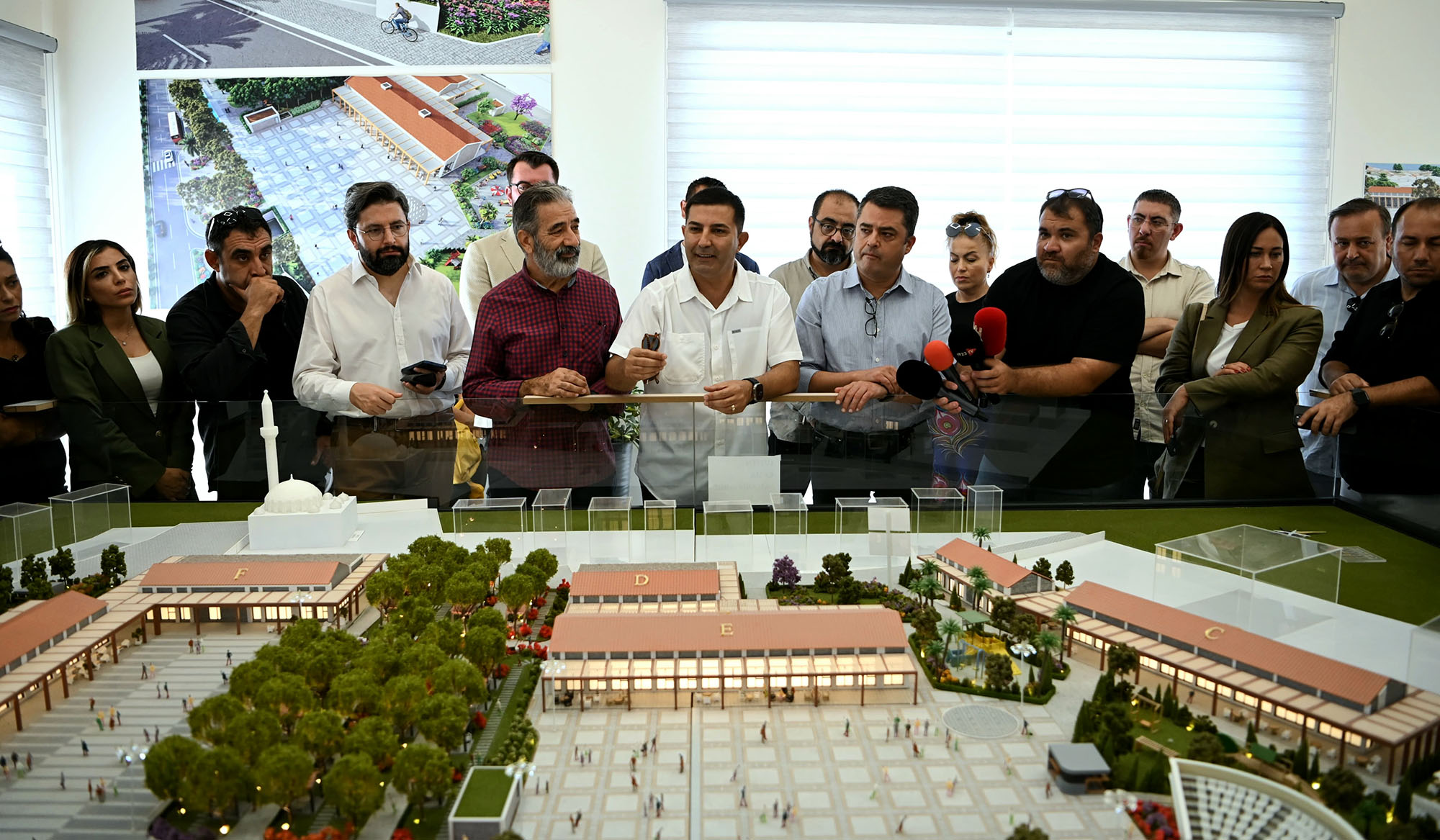 Başkan Ömer Günel Basın Mensuplarıyla Sahada Buluştu