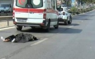 Yolun karşısına geçmek isterken otomobilin çarptığı yaya yaşamını yitirdi