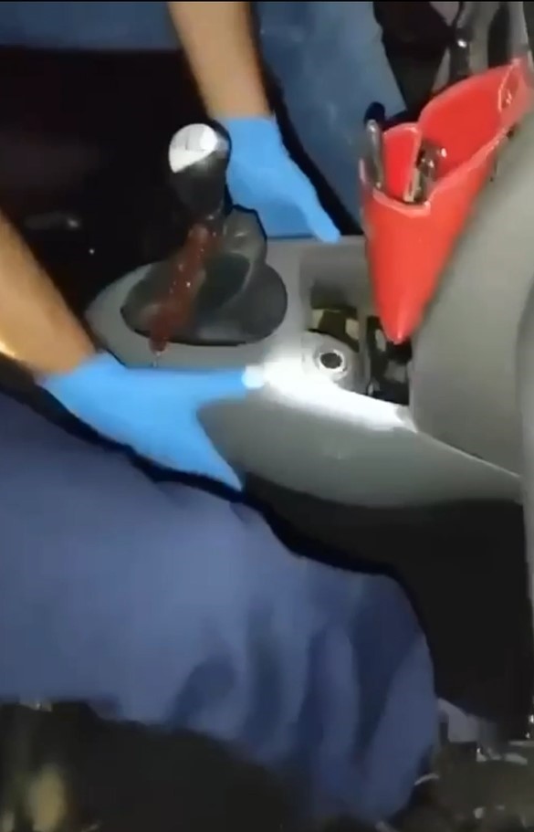 Aydın’da bir otomobilde yapılan aramada el bombası ele geçirildi