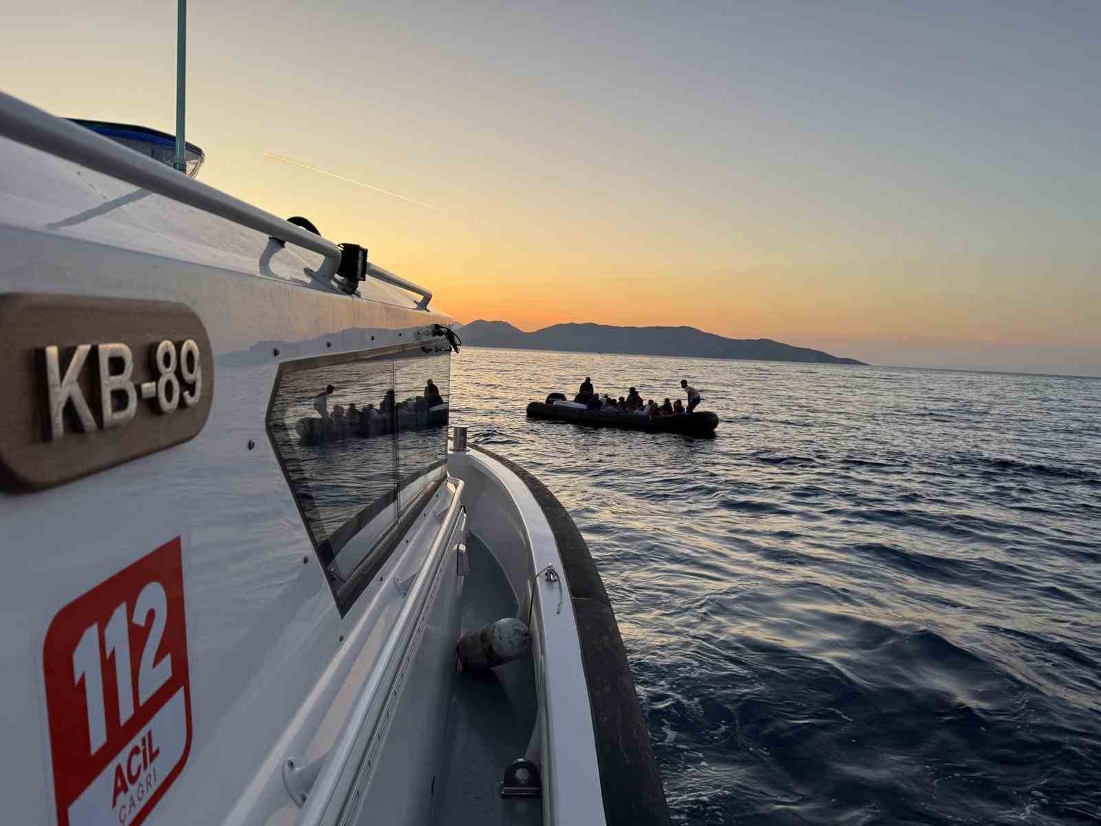 Kuşadası'nda 17 Düzensiz Göçmen Kurtarıldı