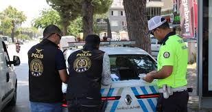 Polis önünü kesti, 29 suç kaydı bulunan şahsı yakaladı