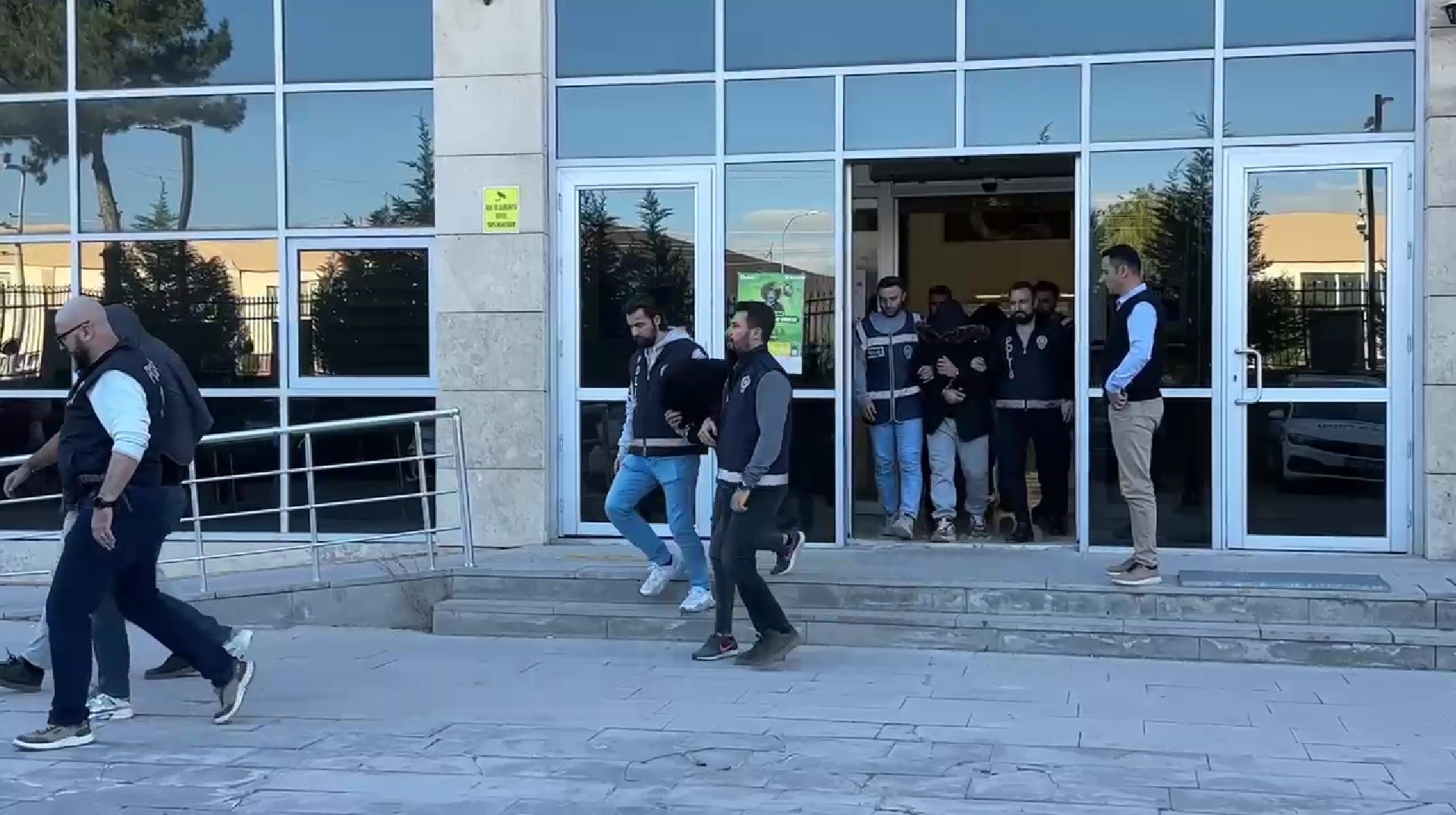 Fuhuş operasyonunda 3 tutuklama
