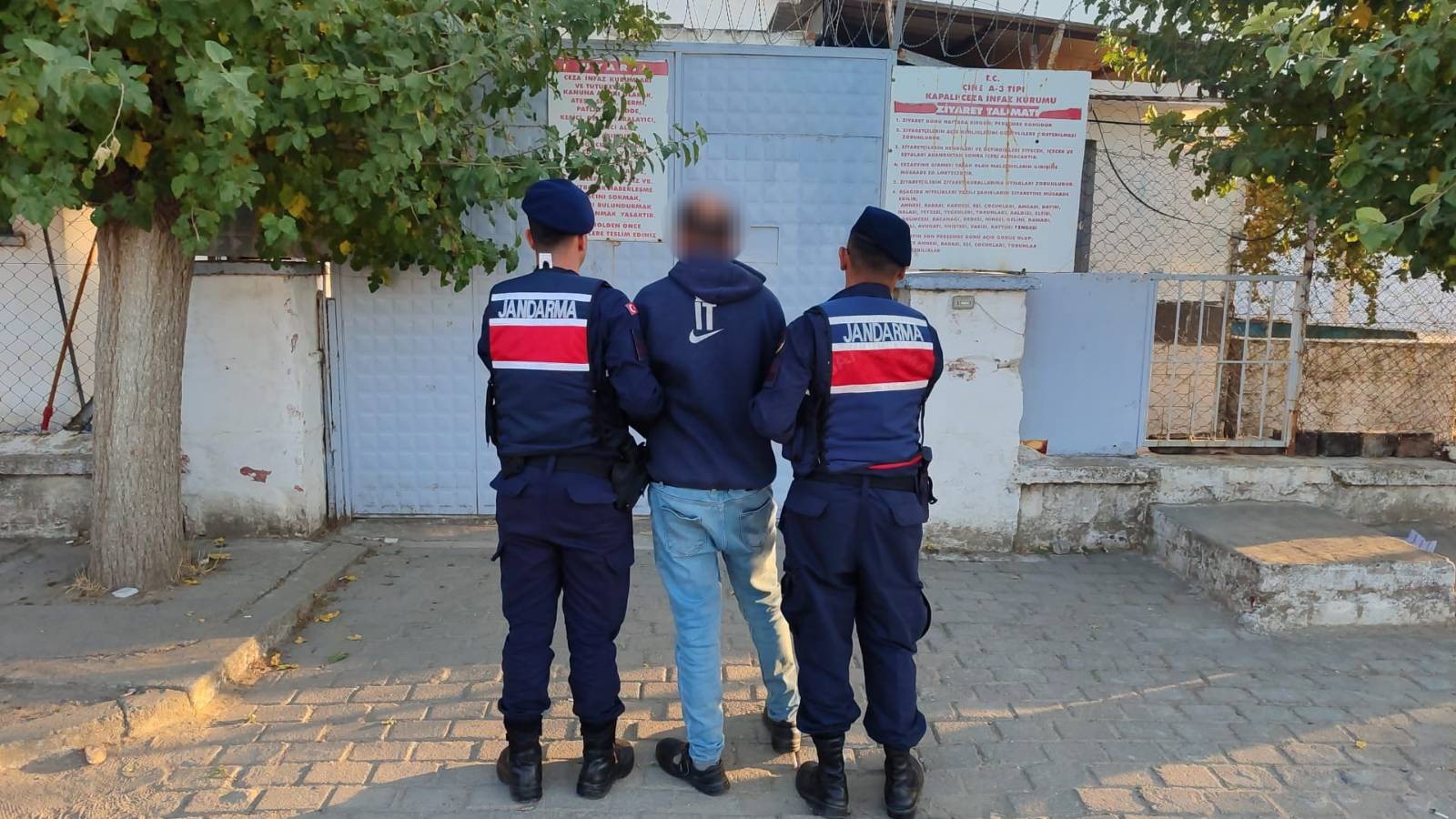 Aydın'da jandarma ekipleri 10 günde 154 aranan şahsı yakaladı