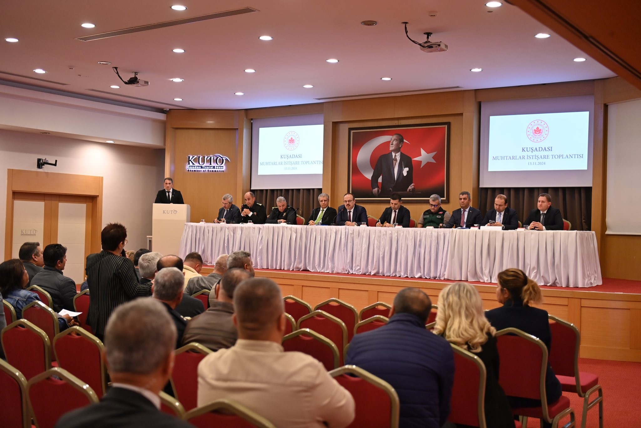 Kuşadası'nda muhtarlar toplantısı gerçekleştirildi