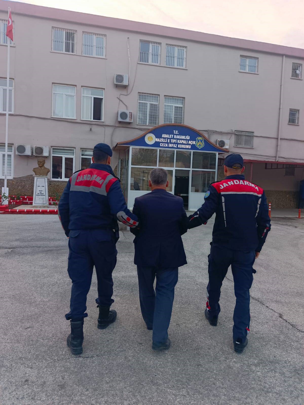 Aydın’da jandarmadan Çember operasyonu: 32 aranan şahıs yakalandı