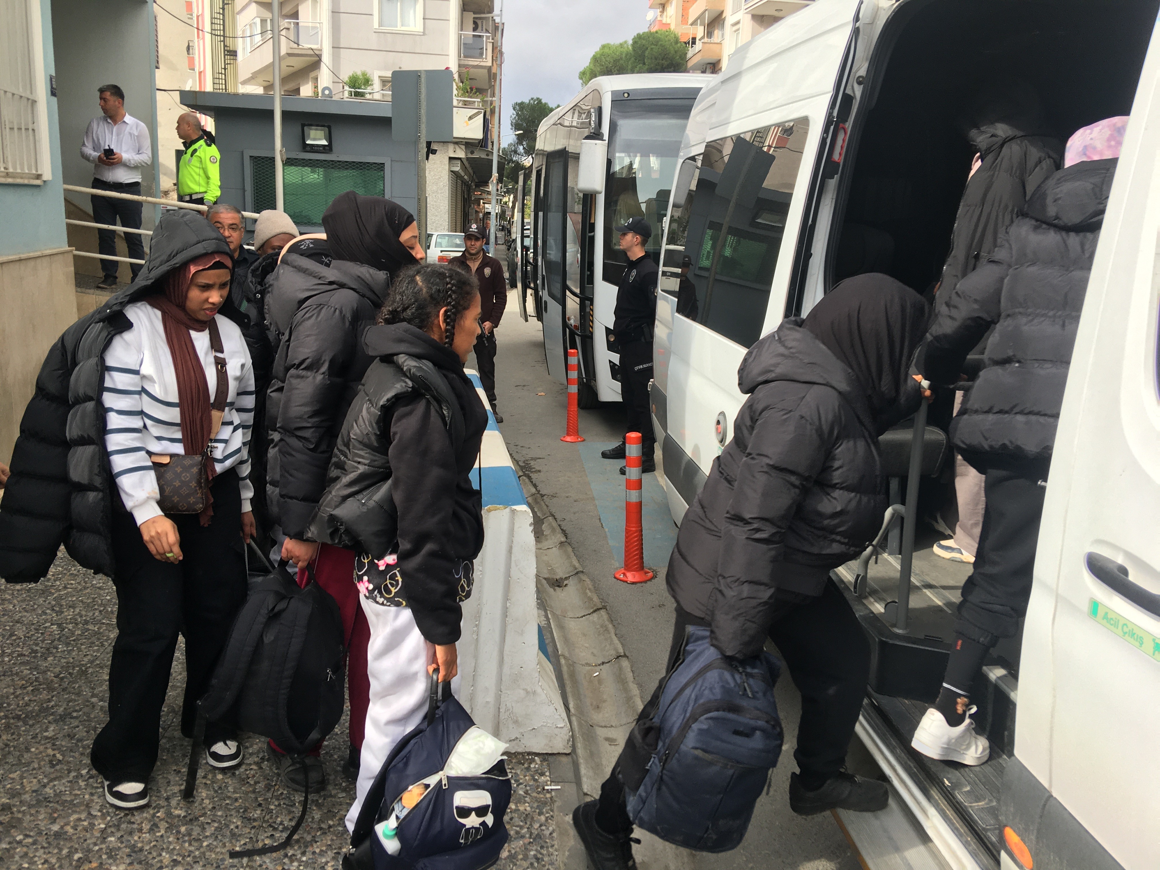 İncirliova'da 32 düzensiz göçmen yakalandı