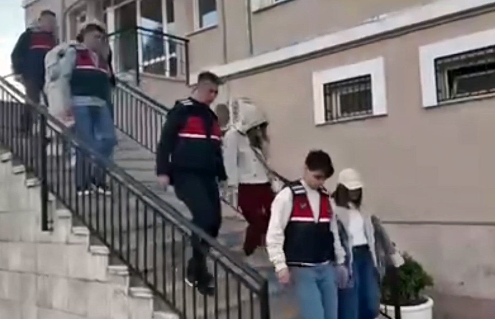 Nazilli'de vizesiz giriş ihlali yapan 3 şahıs yakalandı