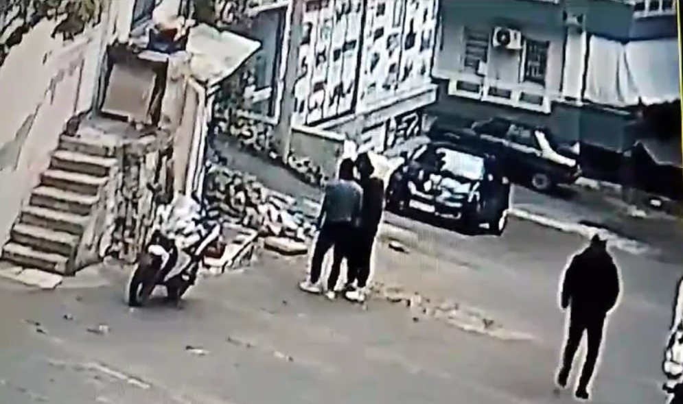 Kuşadası'nda kar maskeli soyguncular güpegündüz ev soymaya kalktı