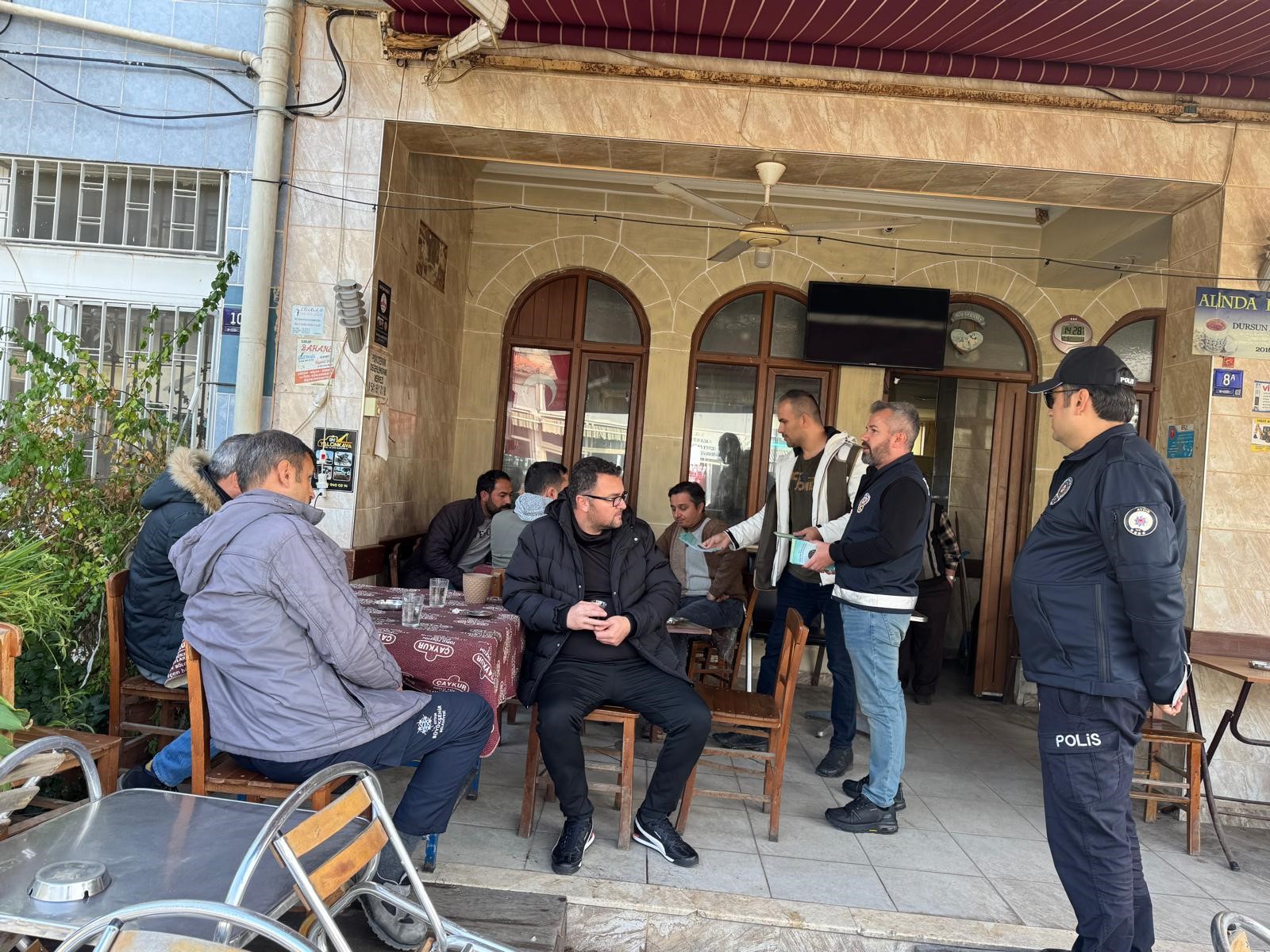 Polis ekipleri dolandırıcılığa karşı vatandaşları uyardı