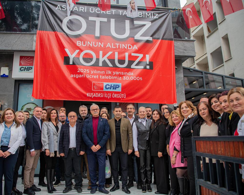 Kuşadası’nda İYİ Parti’den istifa eden çok sayıda isim CHP’ye katıldı