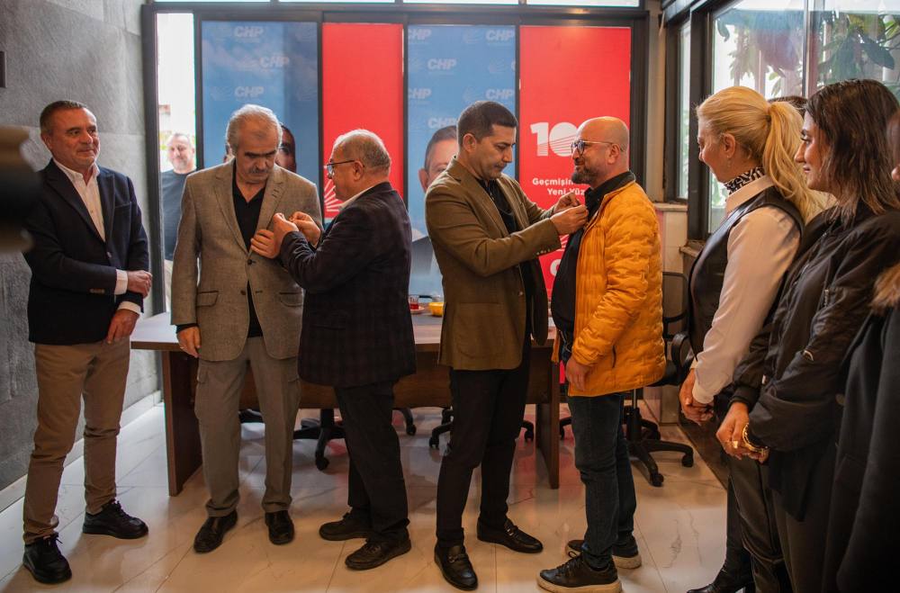 Kuşadası’nda İYİ Parti’den istifa eden çok sayıda isim CHP’ye katıldı