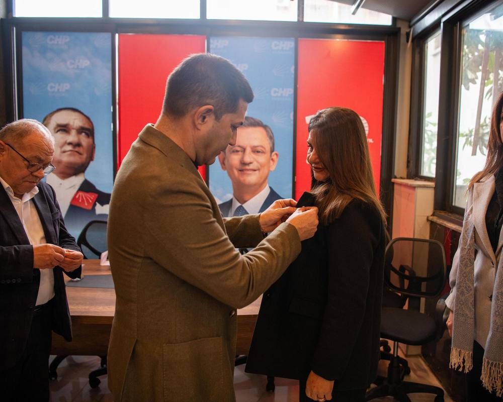 Kuşadası’nda İYİ Parti’den istifa eden çok sayıda isim CHP’ye katıldı