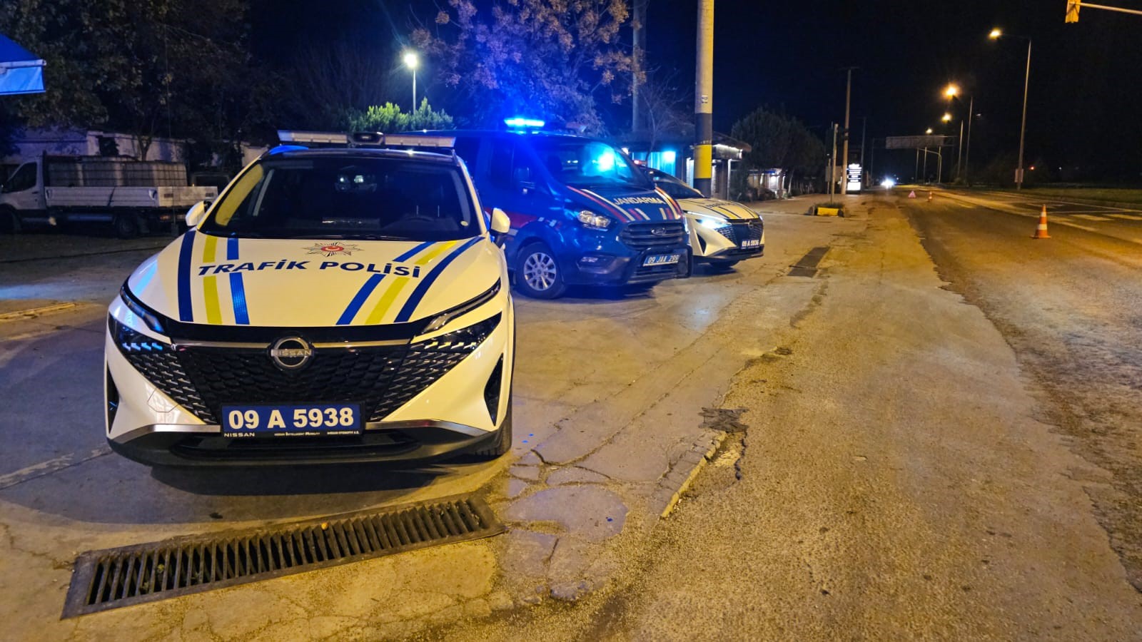 Kırmızı ışıkta geçen otomobil motosiklete çarptı: 1 yaralı
