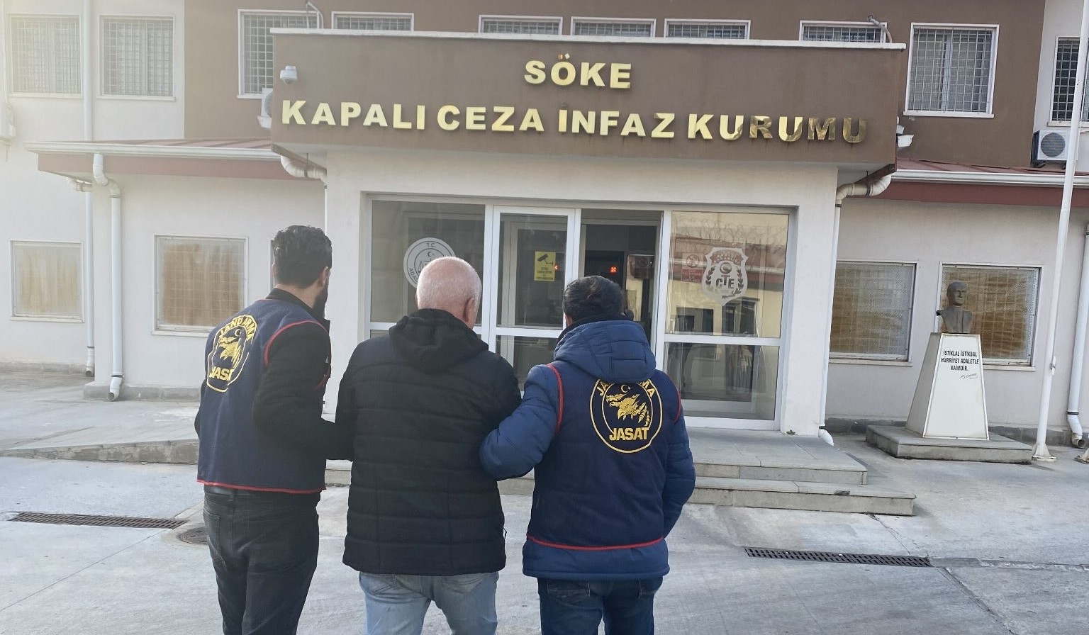 Aydın jandarmasından eş zamanlı ÇEMBER-51 operasyonu: 32 şahıs yakalandı