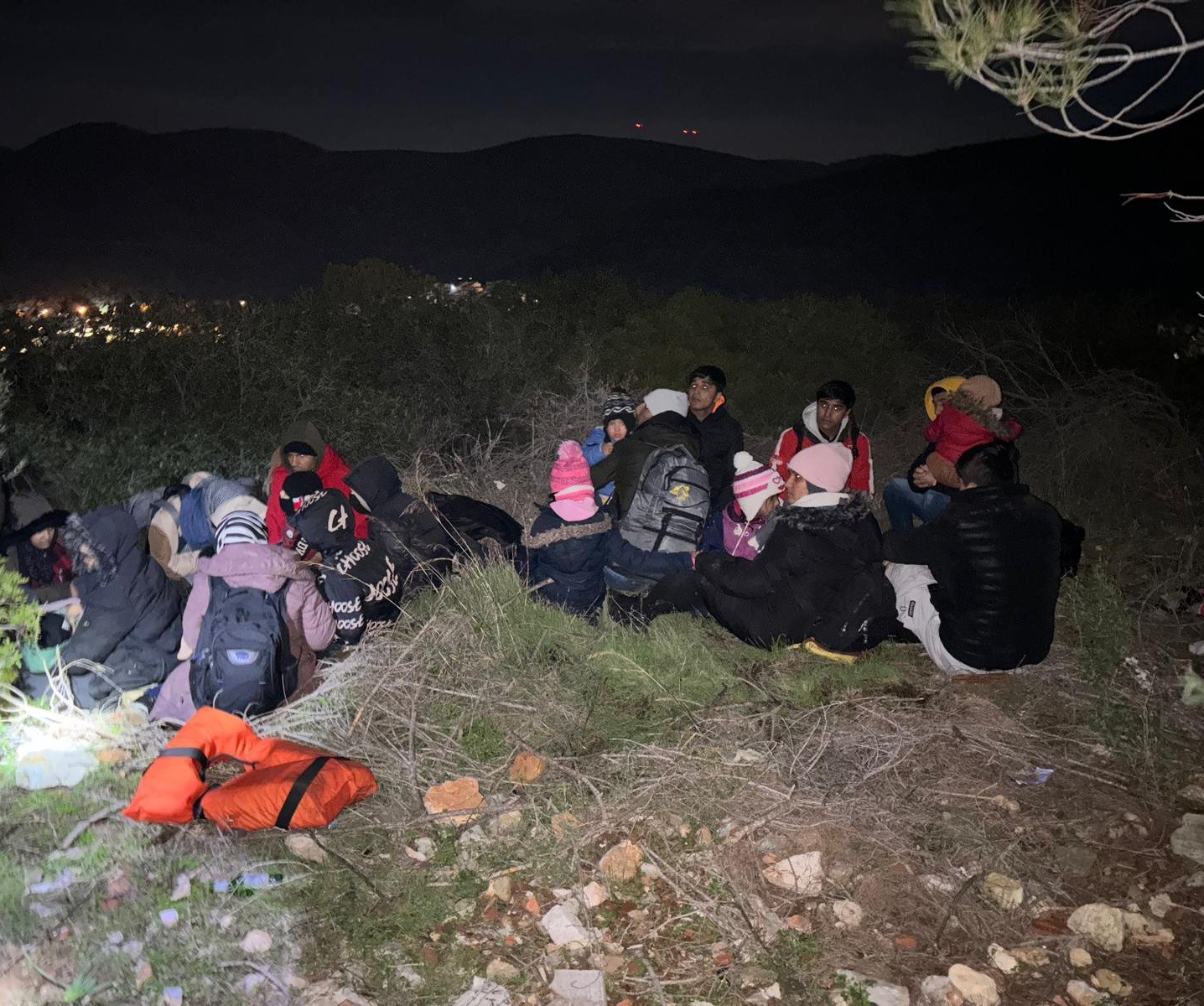 Kuşadası'nda 23 düzensiz göçmen ve 1 organizatör yakalandı