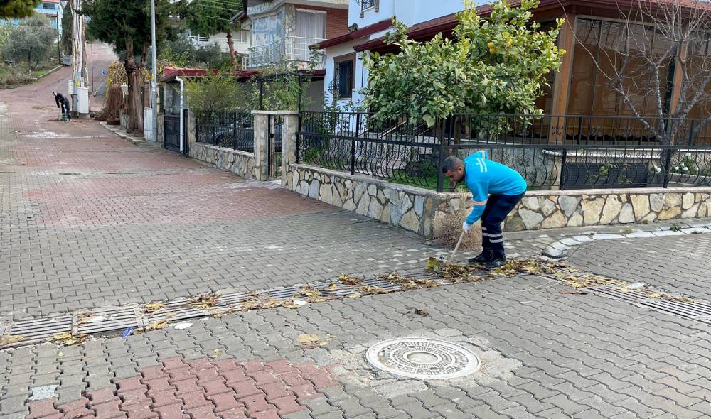 Kuşadası Belediyesi kent sakinlerinin konforu için kesintisiz çalışıyor