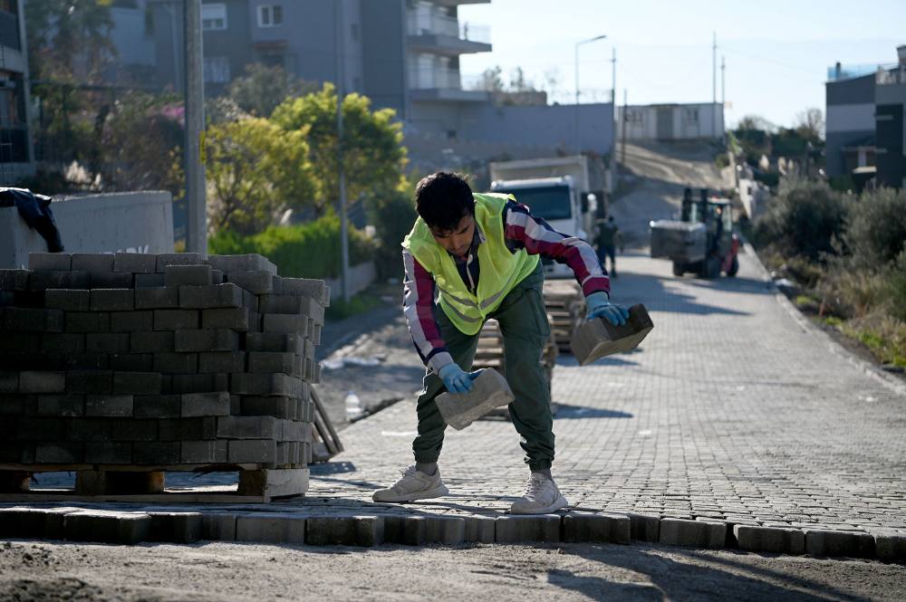 Kadınlar Denizi Mahallesi’nde üstyapı yatırımları hız kesmiyor