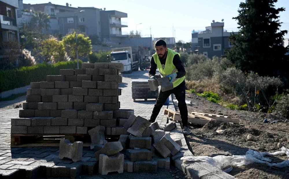Kadınlar Denizi Mahallesi’nde üstyapı yatırımları hız kesmiyor