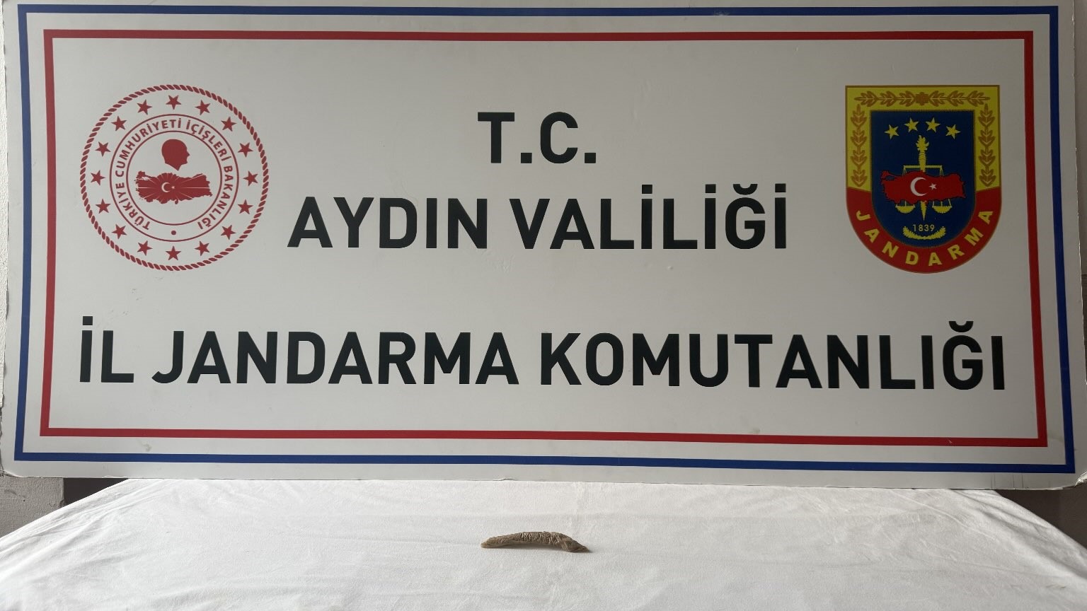 Şüpheli araçtan uyuşturucu çıktı: 3 gözaltı