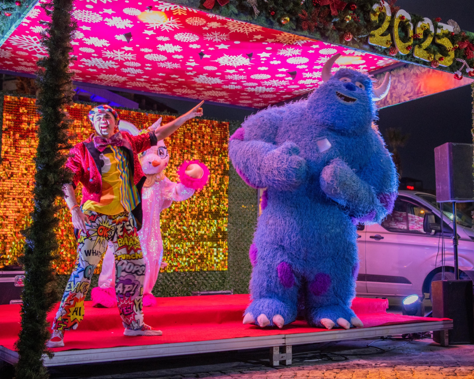 Kuşadası’nda yılbaşı eğlenceleri başladı