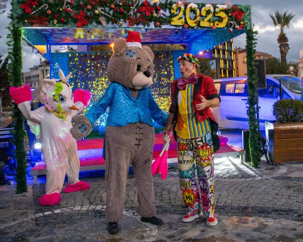 Kuşadası’nda yılbaşı eğlenceleri başladı